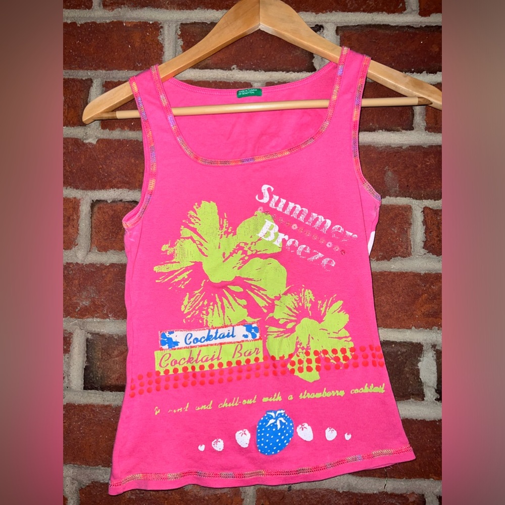 United colors of Benetton hot pink tank with summer graffiti/rainbow stitched